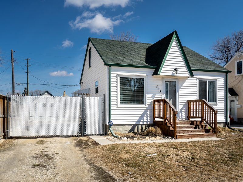 Bowman Ave – SOLD for $10,000 OVER asking price!