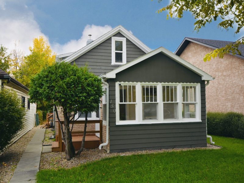 Armstong Avenue – Kildonan Park Views!