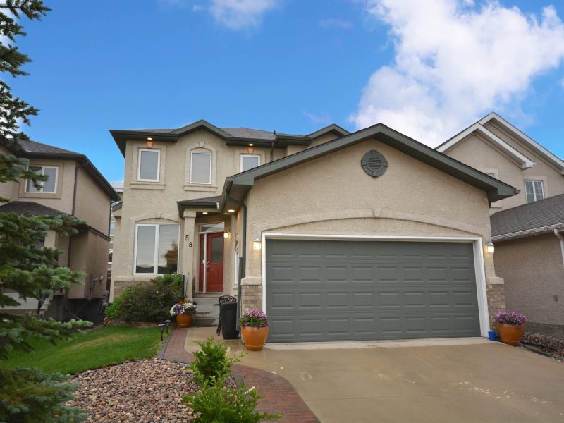 Lou Peltier Crescent – Kildonan Green house for sale