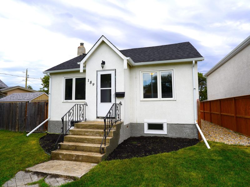 Portland Ave – Renovated St. Vital House for Sale