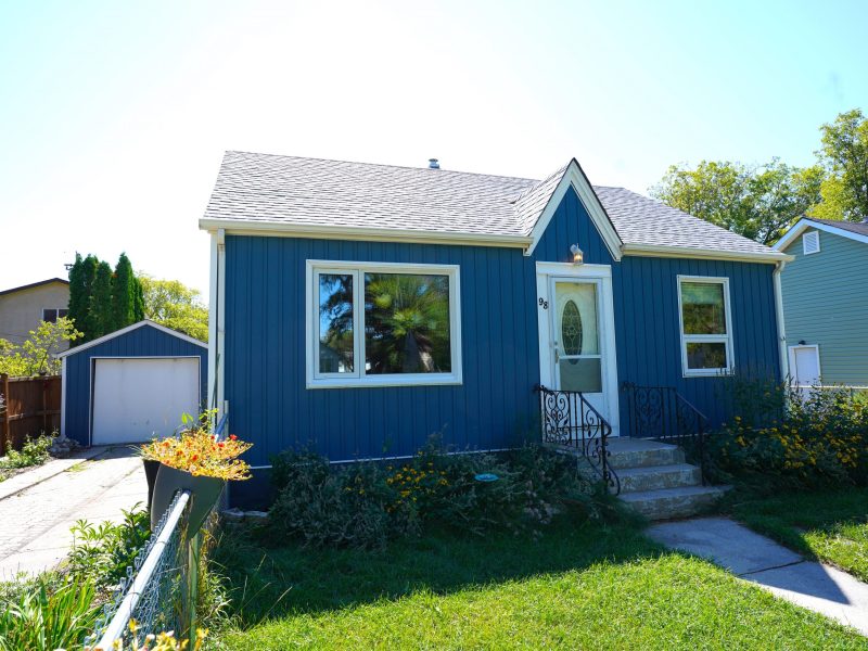 Fifth Ave – St. Vital House For Sale