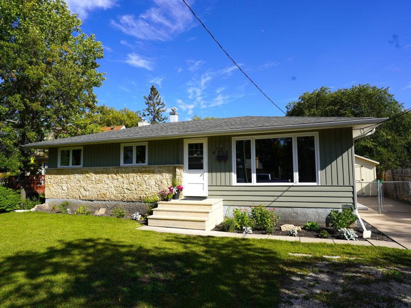 Charleswood Winnipeg House For Sale – Roblin Boulevard