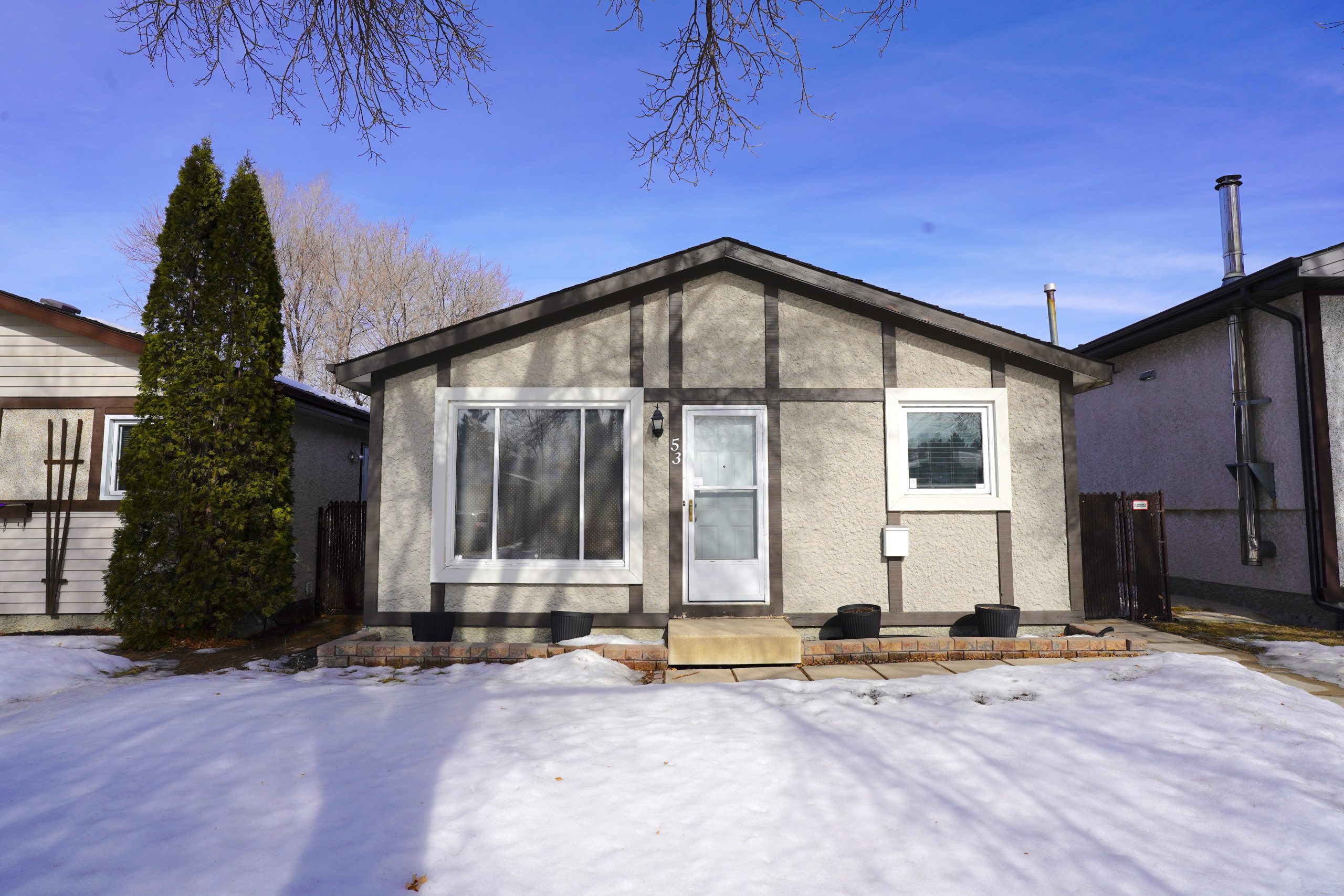 Leatherwood Crescent – North Kildonan Winnipeg House For Sale