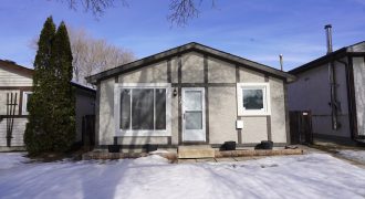 Leatherwood Crescent – North Kildonan Winnipeg House For Sale