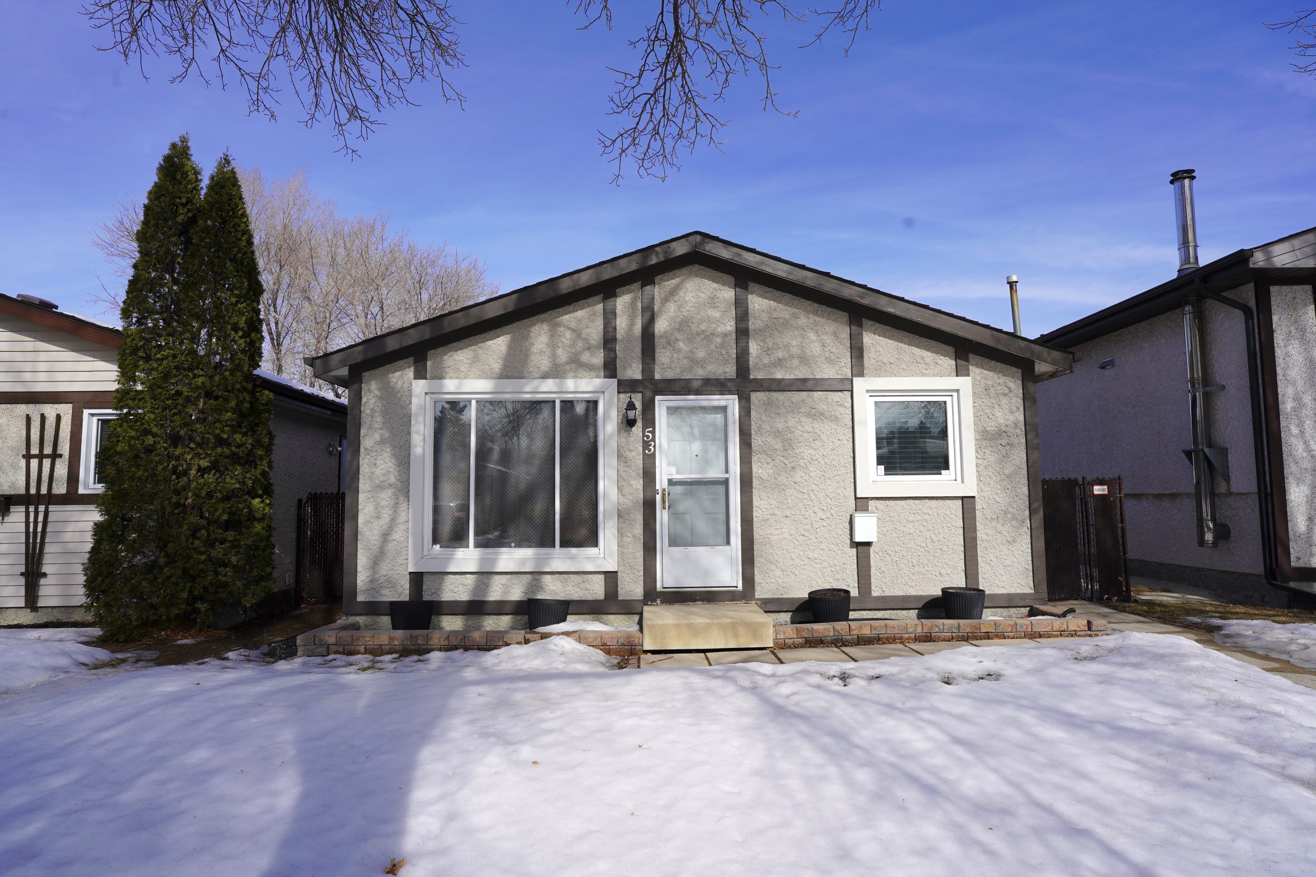 Leatherwood Crescent – North Kildonan Winnipeg House For Sale