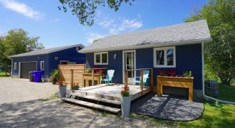 713 Church Road – East Selkirk Home on 2.73 acres!