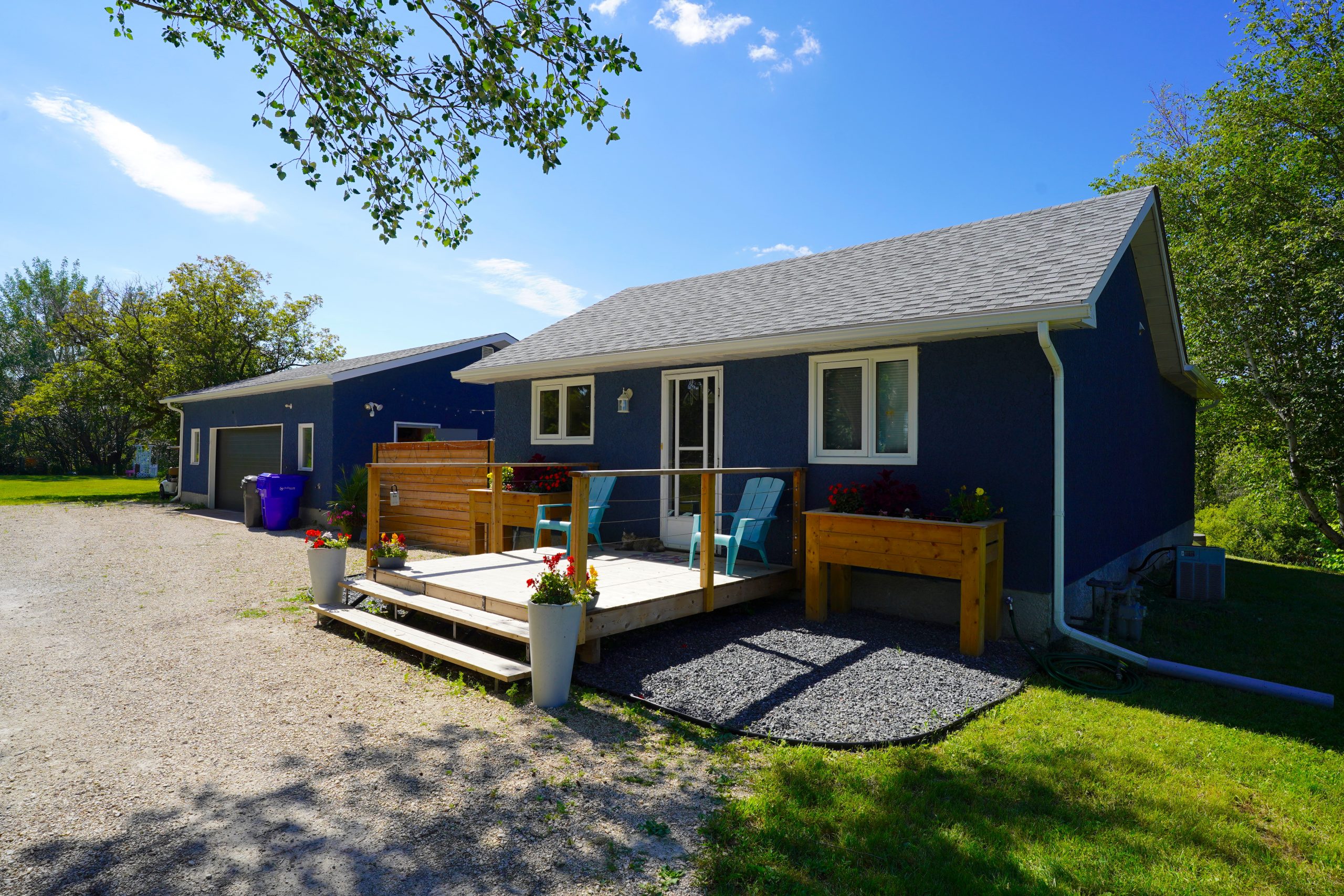 713 Church Road – East Selkirk Home on 2.73 acres!