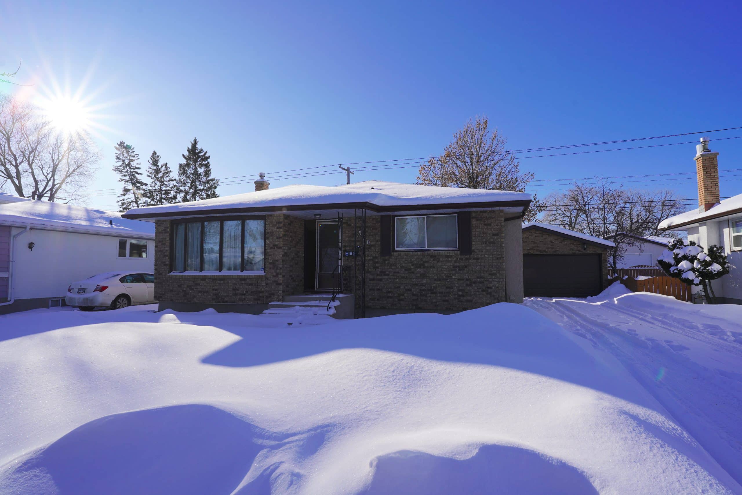 570 Oakland Avenue – North Kildonan Winnipeg House For Sale