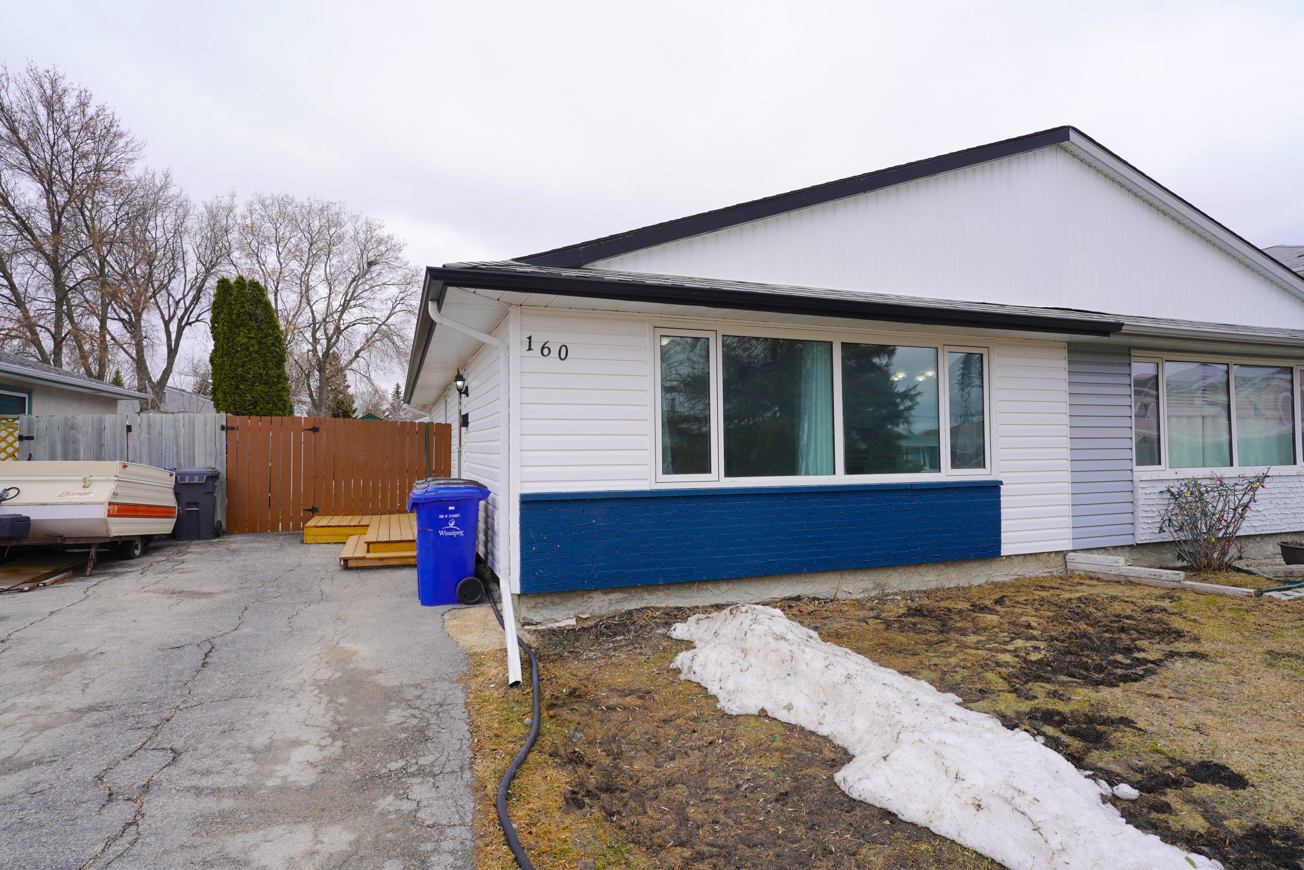 160 Bluewater Crescent – Charming 3 Bedroom Bungalow in Southdale