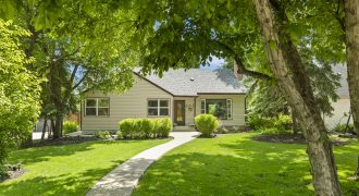 662 Wellington Crescent | Distinguished Living in Winnipeg’s Prime Location