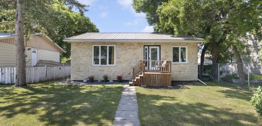 207 McFadden Ave – Your Dream Home Awaits in South Transcona