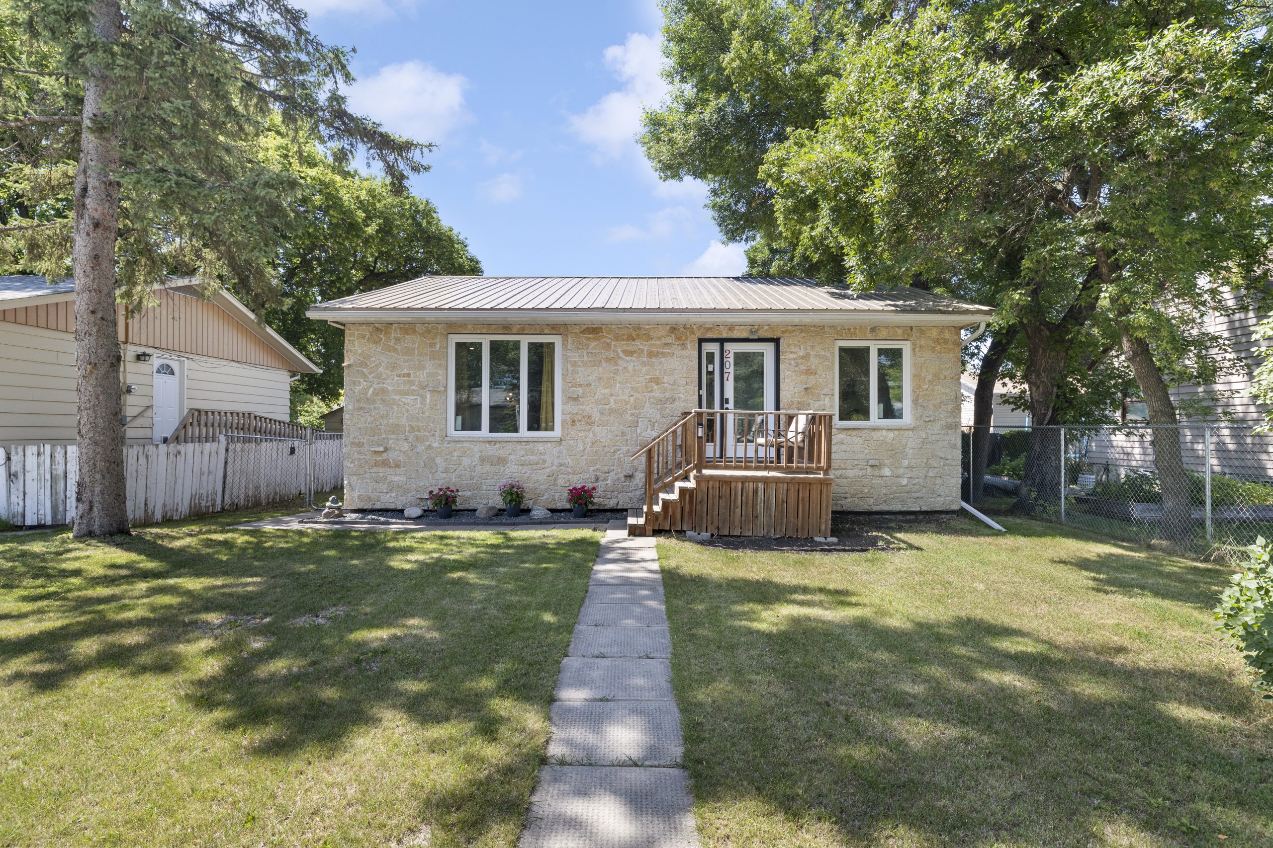 207 McFadden Ave – Your Dream Home Awaits in South Transcona