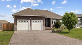 402 St George Place | Luxury Living in Niverville: 5-Bedroom Custom Bungalow