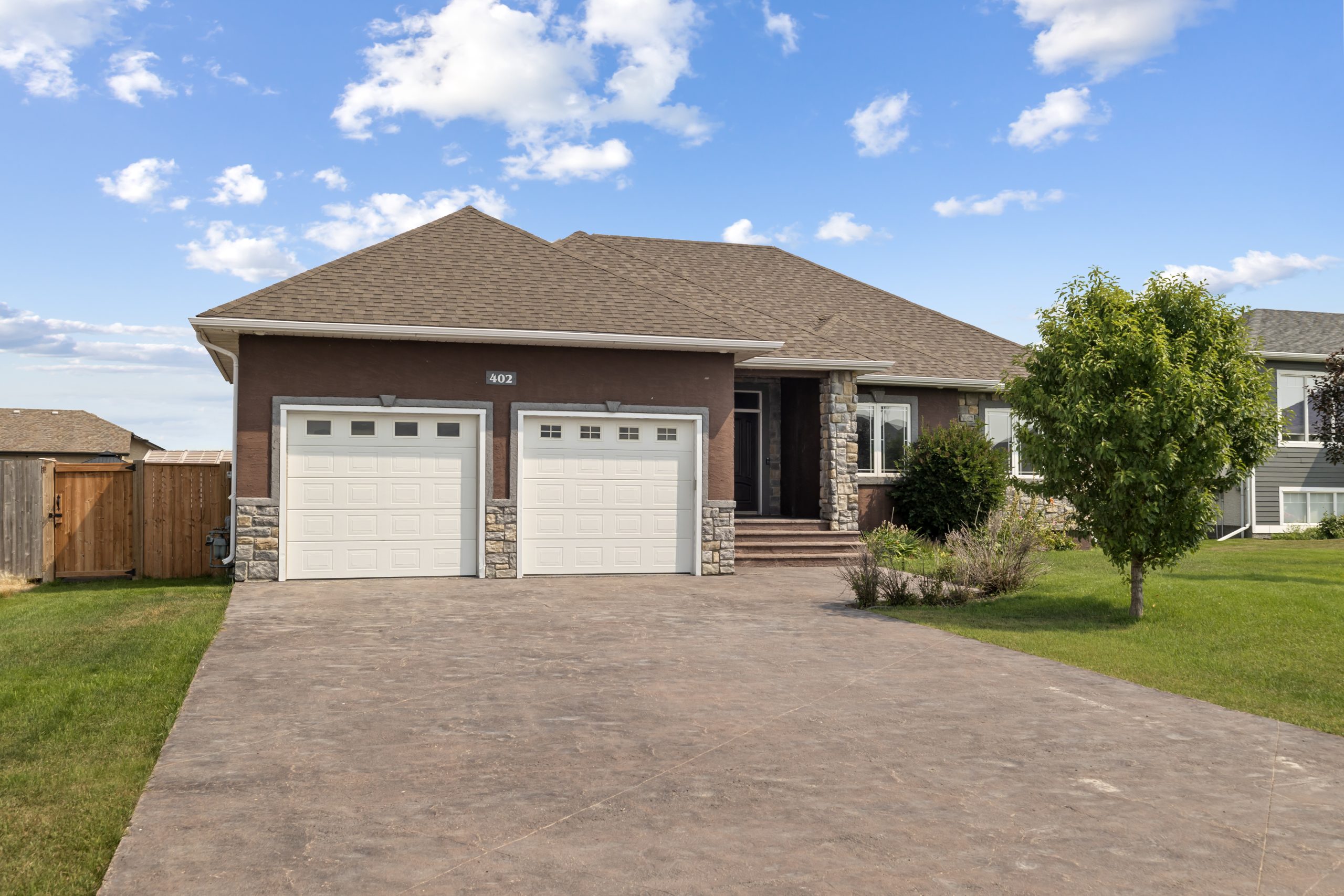 402 St George Place | Luxury Living in Niverville: 5-Bedroom Custom Bungalow