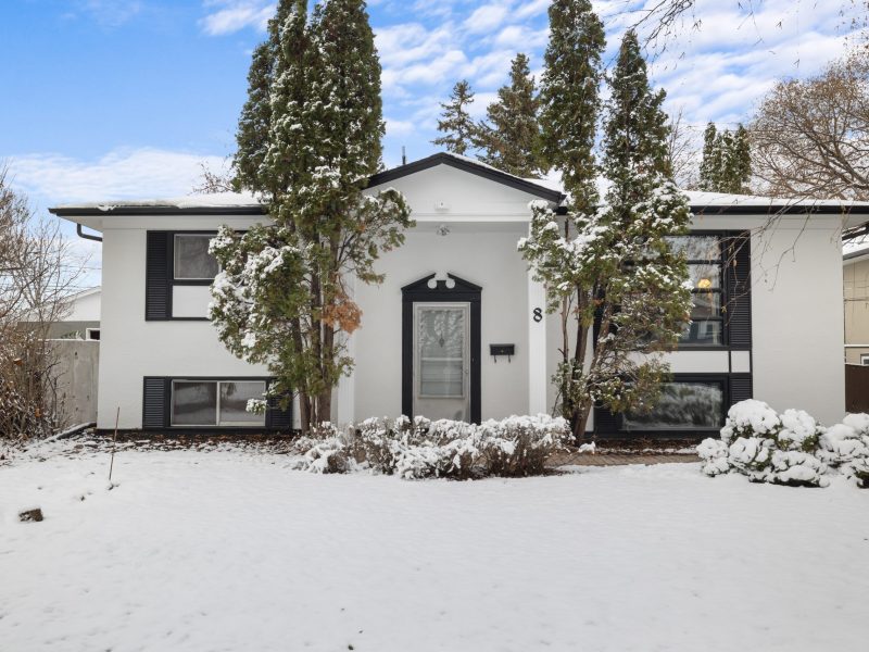 8 Carriage Bay – Mid-Century Charm Meets Family Living in Heritage Park