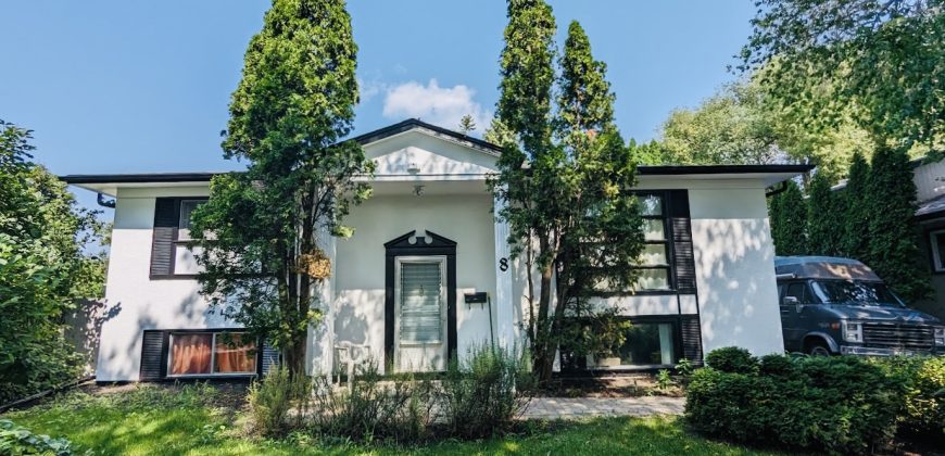 8 Carriage Bay – Mid-Century Charm Meets Family Living in Heritage Park