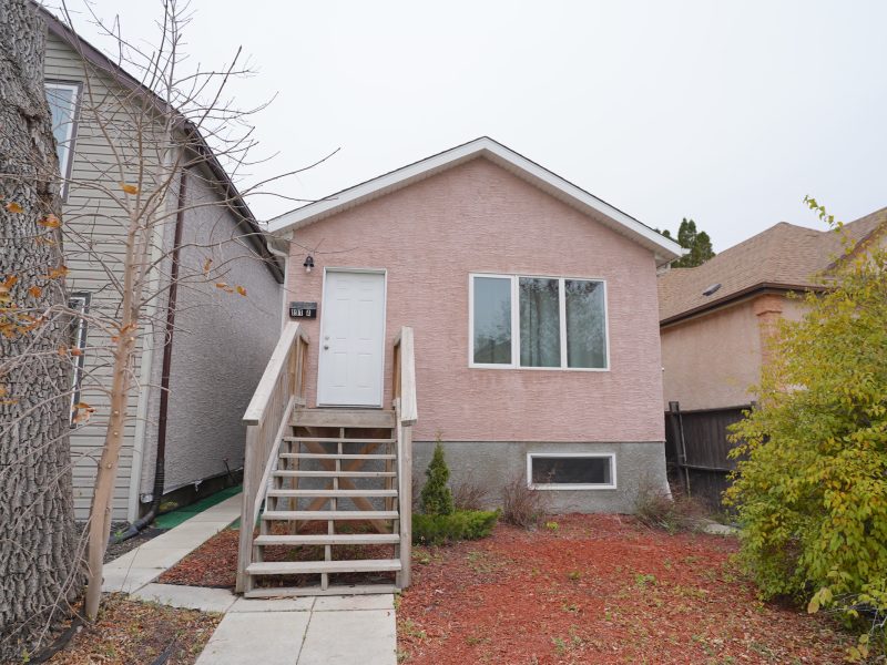 191 Johnson Ave W | Move-in Ready Duplex