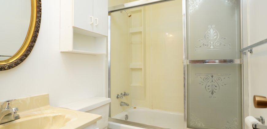 22 Price Drive East Kildonan – Bright 3-Bedroom Home with Large Yard