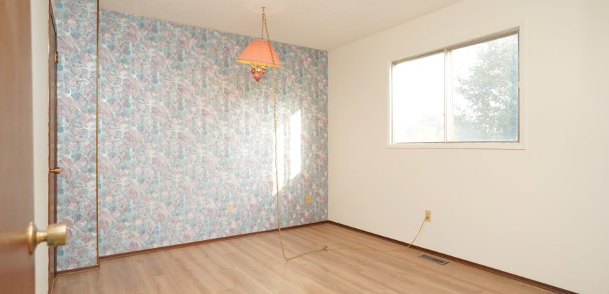 22 Price Drive East Kildonan – Bright 3-Bedroom Home with Large Yard