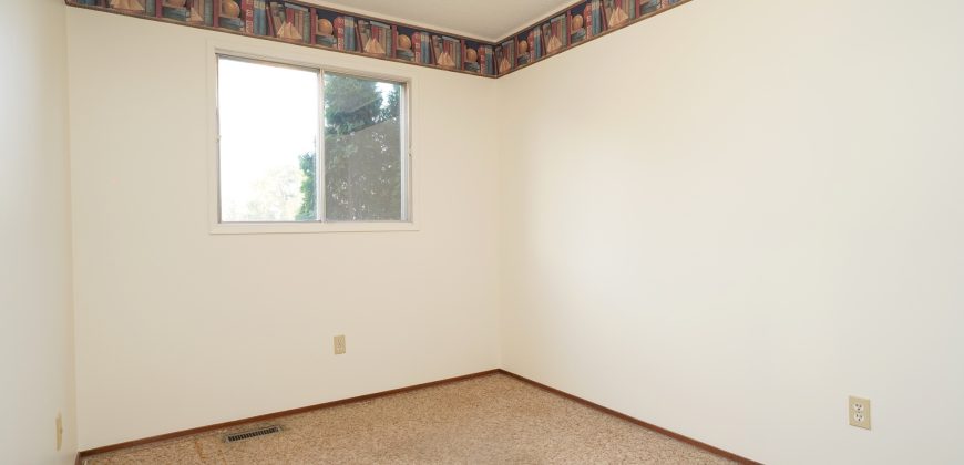 22 Price Drive East Kildonan – Bright 3-Bedroom Home with Large Yard