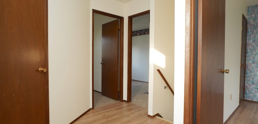 22 Price Drive East Kildonan – Bright 3-Bedroom Home with Large Yard