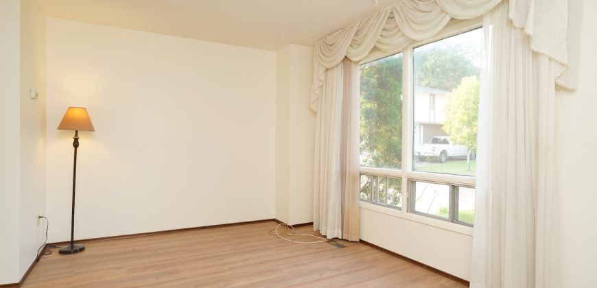 22 Price Drive East Kildonan – Bright 3-Bedroom Home with Large Yard