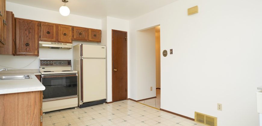 22 Price Drive East Kildonan – Bright 3-Bedroom Home with Large Yard