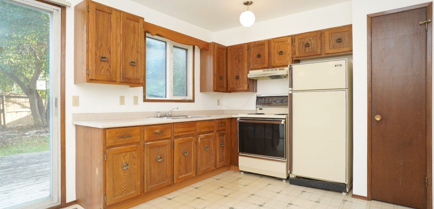 22 Price Drive East Kildonan – Bright 3-Bedroom Home with Large Yard