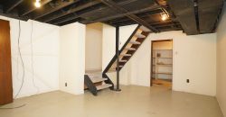 22 Price Drive East Kildonan – Bright 3-Bedroom Home with Large Yard