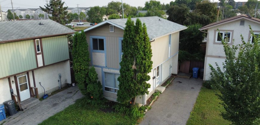 22 Price Drive East Kildonan – Bright 3-Bedroom Home with Large Yard