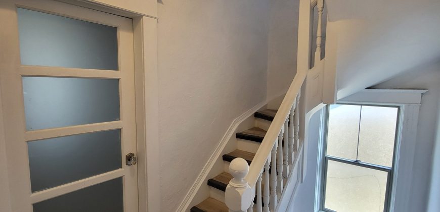 422 Burrows Ave, Winnipeg | 1676 sq ft 6-Bedroom Home for Sale