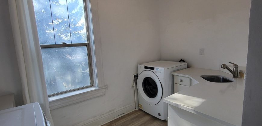 422 Burrows Ave, Winnipeg | 1676 sq ft 6-Bedroom Home for Sale