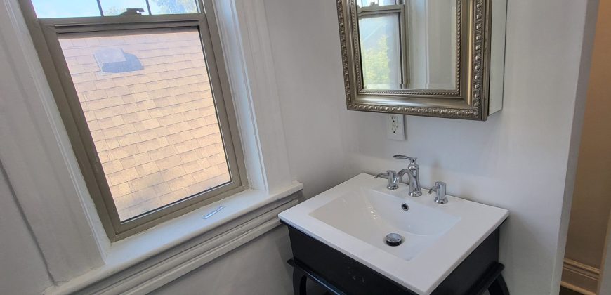 422 Burrows Ave, Winnipeg | 1676 sq ft 6-Bedroom Home for Sale