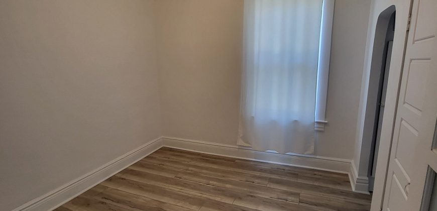 422 Burrows Ave, Winnipeg | 1676 sq ft 6-Bedroom Home for Sale