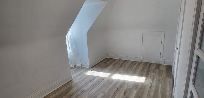 422 Burrows Ave, Winnipeg | 1676 sq ft 6-Bedroom Home for Sale