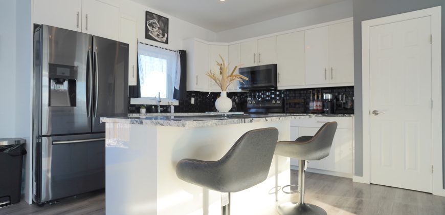 4 Parkdale Cove, Ste. Anne, Manitoba — Stunning 4-Bed, High-End Home!