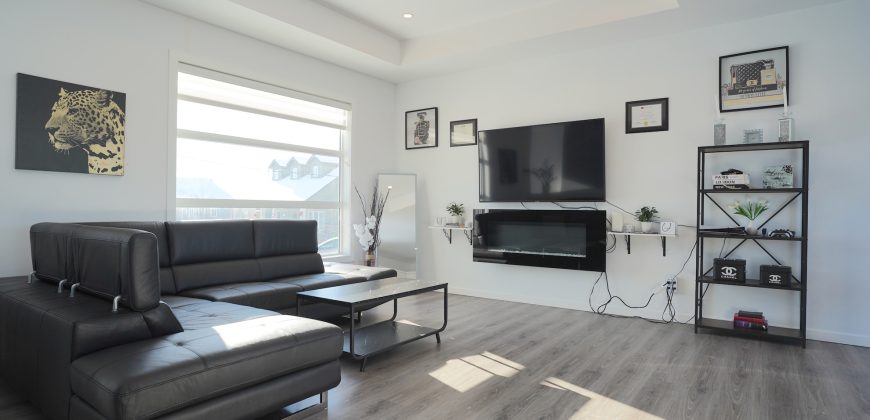 4 Parkdale Cove, Ste. Anne, Manitoba — Stunning 4-Bed, High-End Home!