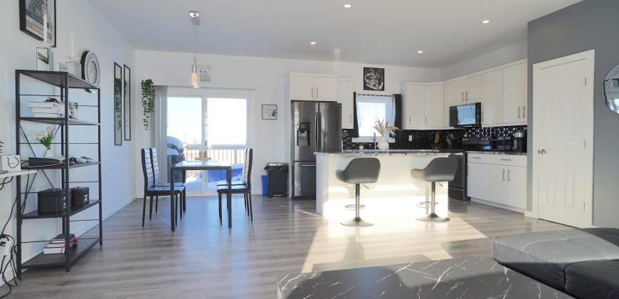 4 Parkdale Cove, Ste. Anne, Manitoba — Stunning 4-Bed, High-End Home!