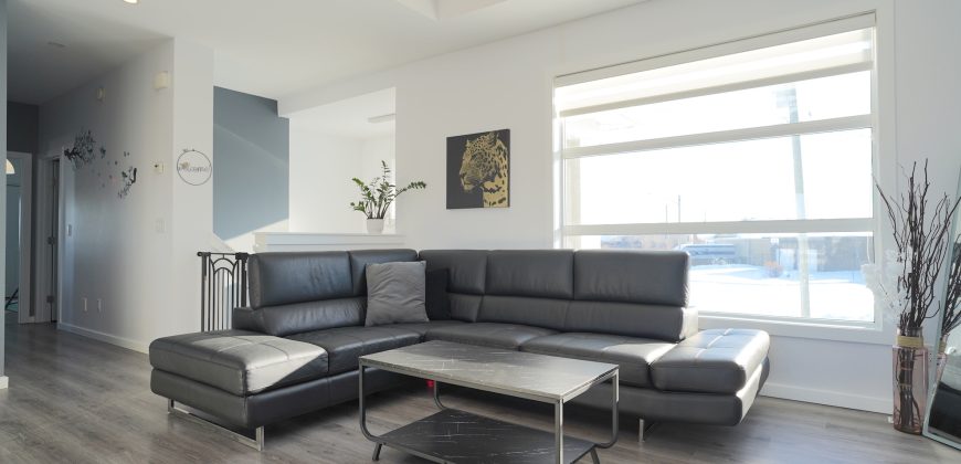 4 Parkdale Cove, Ste. Anne, Manitoba — Stunning 4-Bed, High-End Home!