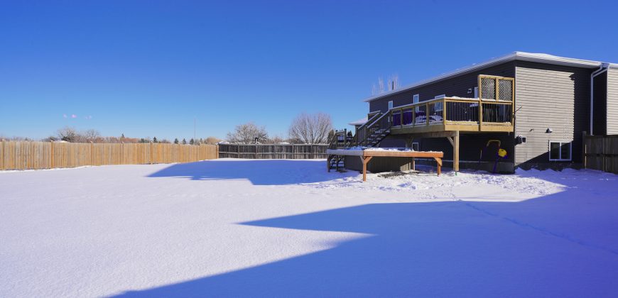 4 Parkdale Cove, Ste. Anne, Manitoba — Stunning 4-Bed, High-End Home!