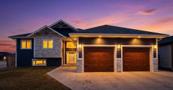 11 Hawthorne Way | Premium 5 Bedroom Home in Niverville With Heated Oversized Garage