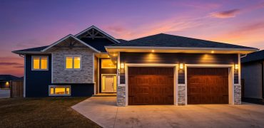 11 Hawthorne Way | Premium 5 Bedroom Home in Niverville With Heated Oversized Garage