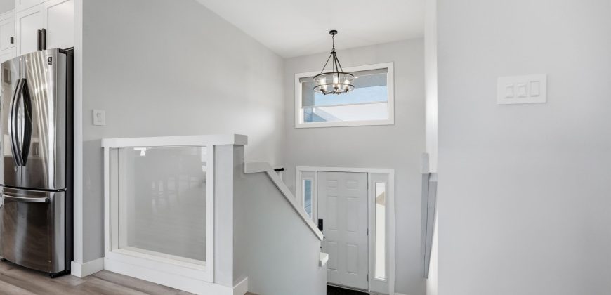 11 Hawthorne Way | Premium 5 Bedroom Home in Niverville With Heated Oversized Garage