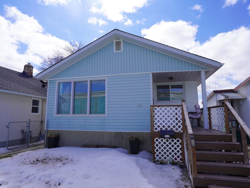 542 Ottawa Avenue | Straight & Solid Bungalow With Major 2025 Updates