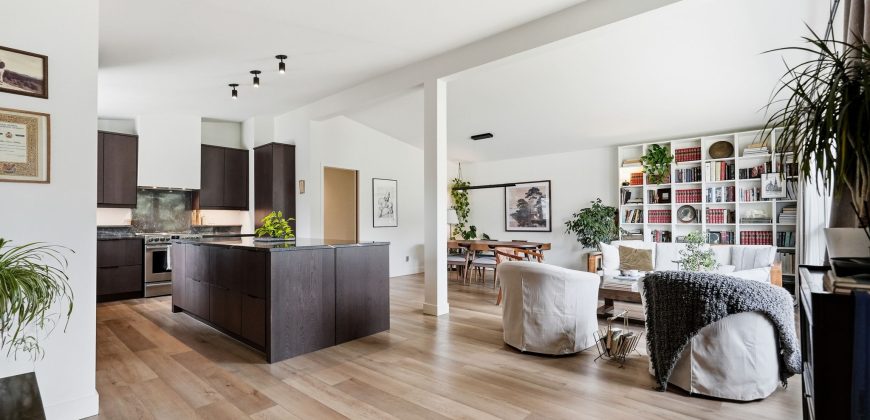 231 Carriage Road | Designer Bungalow in Rare Heritage Park Location