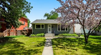 698 Brock Street Winnipeg | Updated River Heights Home