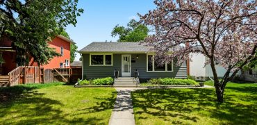 698 Brock Street Winnipeg | Updated River Heights Home