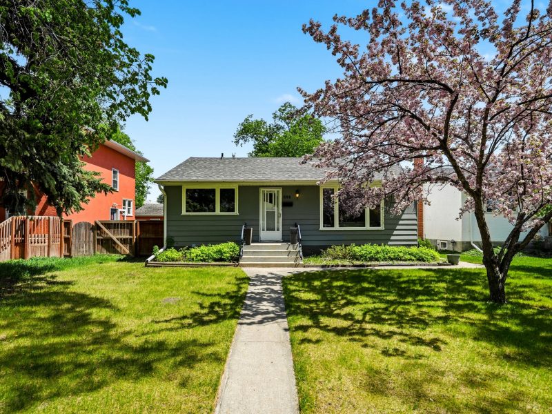 698 Brock Street Winnipeg | Updated River Heights Home