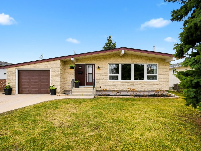 231 Carriage Road | Designer Bungalow in Rare Heritage Park Location