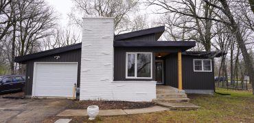 3395 Henderson Highway East St Paul | Rare Opportunity on Large Lot
